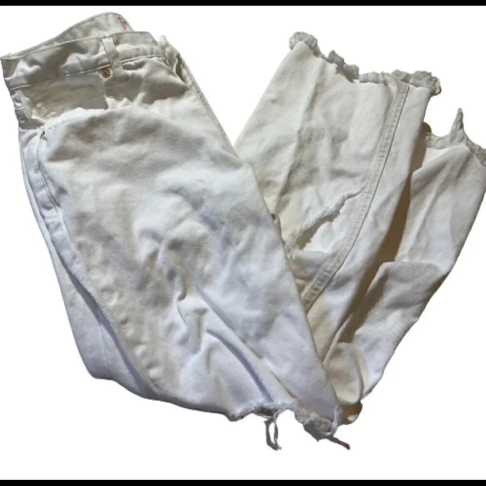 FREE PEOPLE Maggie Mid-Rise Straight-Leg Jeans / Optic White Size 27 Raw Hem